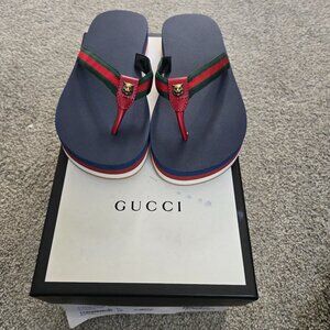 Woman's Gucci slippers